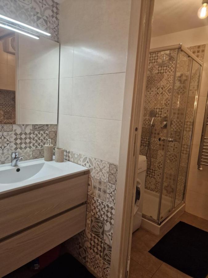 Regina In Porta Romana 2 - Sky Tv, Wifi E Breakfast Box Appartamento