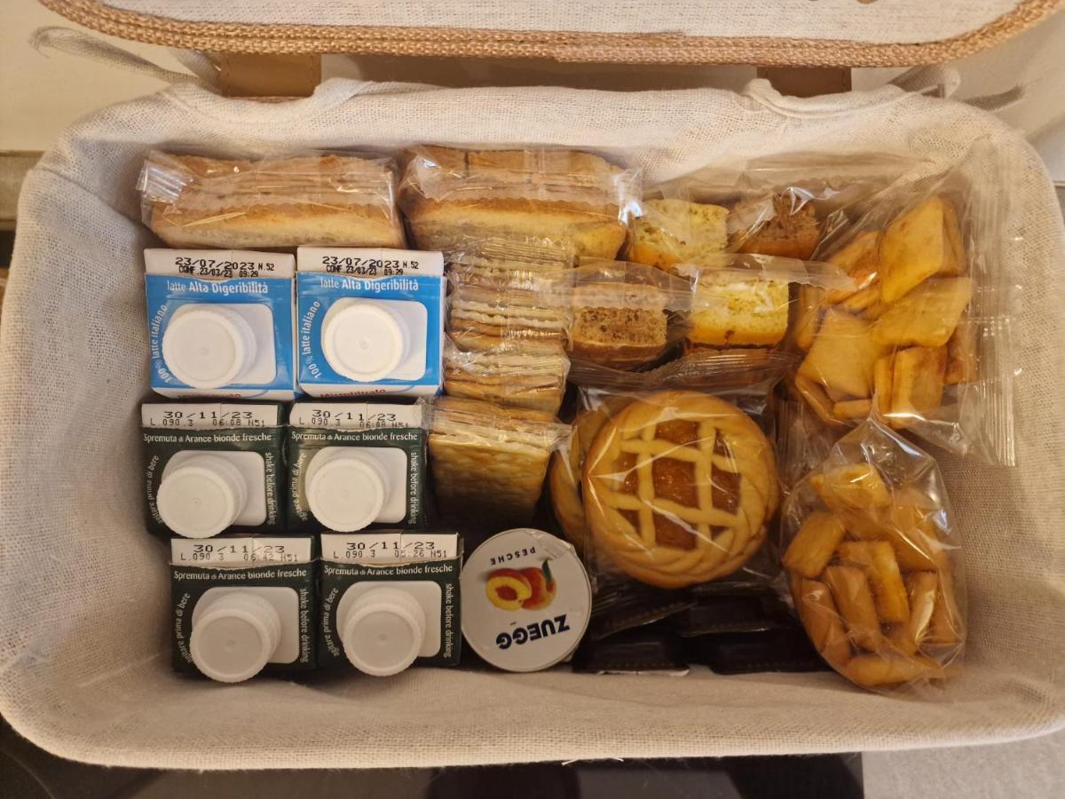 Regina In Porta Romana 2 - Sky Tv, Wifi E Breakfast Box Appartamento