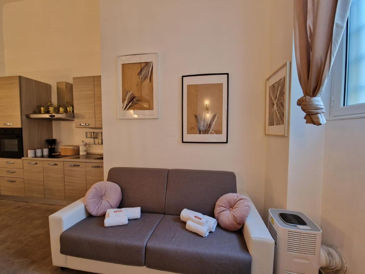 Regina In Porta Romana 2 - Sky Tv, Wifi E Breakfast Box Mailand