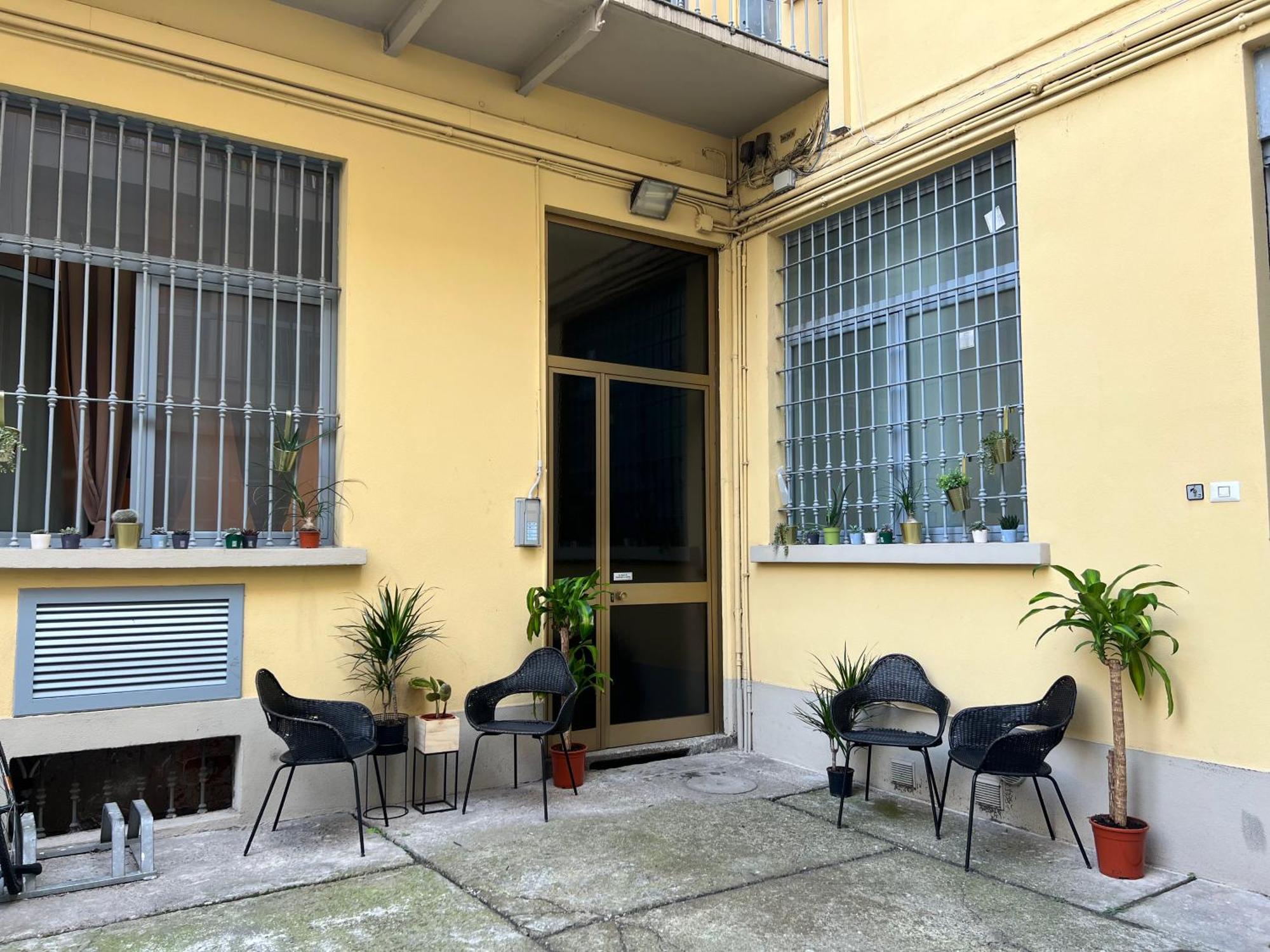 Regina In Porta Romana 2 - Sky Tv, Wifi E Breakfast Box Appartamento
